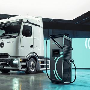 Mercedes bringt im Herbst seinen E-Actros 600 mit 500 Kilometern Reichweite an den Start.(Bild:  © Daimler Truck AG)