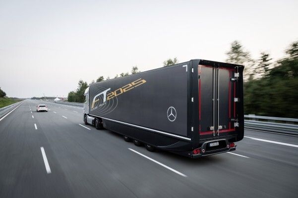 Der Mercedes-Benz Future Truck 2025: Weltpremiere der spektakulären Studie des Lkw von morgen – autonome Fahrt in eine faszinierende Zukunft (Bild: Mercedes-Benz)
