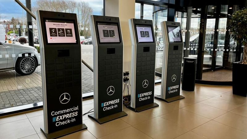 Tjekvik Indoor Selbstbedienungskioske (Bild: Mercedes-Benz Stockport)