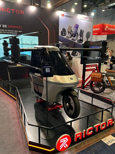 Das finde ich viel besser als so einen E-Scooter. (Bild: Vogel IT-Medien)