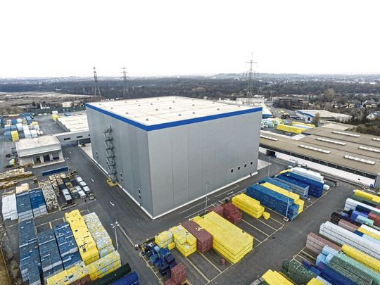 Die neue Logistikanlage von Rheinfelsquellen optimiert die Intralogistikprozesse auf höchstem Niveau. Die neue Logistikanlage von Rheinfelsquellen optimiert die Intralogistikprozesse auf höchstem Niveau.