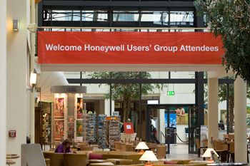 Mehr als 700 Teilnehmer (Kunden und Mitarbeiter von Honeywell Process Solutions nebst Partnerfirmen) trafen sich in diesem Jahr vom 27. bis 30. Oktober im Berliner Estrel-Hotel zur jährlichen EMEA User‘ Group Konferenz. (Archiv: Vogel Business Media)