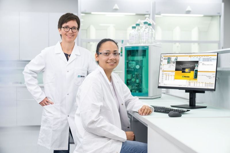 Abb.5: Mittels Ionenchromatographie analysieren und qualifizieren Lebensmittelchemikerinnen Biere im Labor (Symbolbild). (Bild: Metrohm; © Parilov - stock.adobe.com)