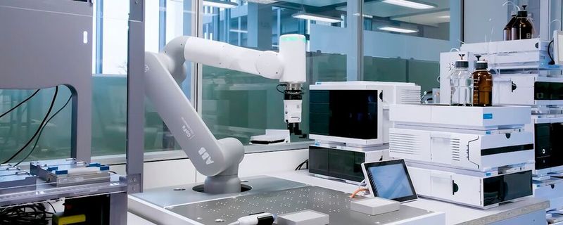 Smarte Roboter sorgen für mehr Flexibilität im Laboralltag.(Bild:  ABB)