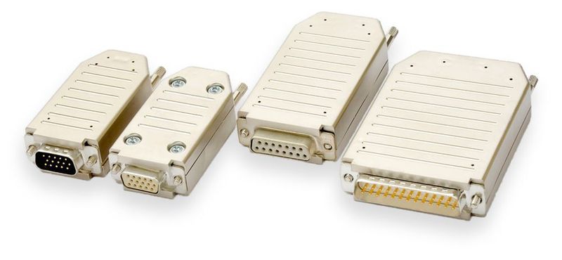 Den Stecker gibt es in einer 9-, 15- oder 25-poligen Variante mit den Maßen 31 mm × 60 mm × 16,6 mm beziehungsweise 39,5 mm × 75 mm ×     16,6 mm oder 53 mm × 75 mm × 16,6 mm. (Knorrtec)