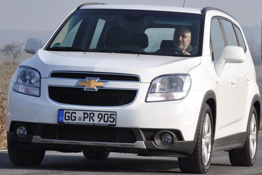 Optisch ein Mix aus Van und SUV – das unterstreichen die kantige Form, ausgearbeitete Sicken und der angedeutete Unterfahrschutz. (Archiv: Vogel Business Media)