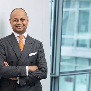 Ralf Thomas tritt die Nachfolge von Michael Sen an, der den Vorsitz im Aufsichtsrat zum 30. November 2019 niederlegt. Michael Sen ist Co-CEO der Siemens Operating Company Gas and Power und designierter Vorstandsvorsitzender der Siemens Energy AG, die im September 2020 an die Börse gebracht werden soll.