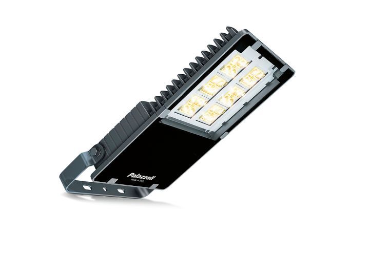 Red Dot Produktdesign 2018: Der Fluter Tigua LED des italienischen Herstellers Palazzoli wurde für die effektive Ausleuchtung von Straßentunneln entwickelt und eignet sich für eine fortlaufende Montage an entsprechenden Halterungen. Der schlanke Korpus aus Aluminium zeigt eine glatte, rechteckige Kontur ohne Einkerbungen, was das Anbringen erleichtert. Zudem lässt sich der Fluter platzsparend verpacken und somit einfach transportieren. Details wie die Abschrägung der Kanten und die Clips für den in den Kühlkörper integrierten Glasdeckel runden das Produkt ab. Begründung der Jury: Eine auf Funktionalität und Montagekomfort ausgerichtete Gestaltung erfüllt bei diesem Fluter gehobene Ansprüche.  (Bild: Red Dot/Palazzoli)