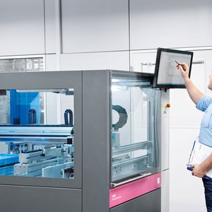 Die in OPAK aufgebaute exemplarische Industriezelle zeigt, wie eine flexible Anlage in der Fabrik der Zukunft funktionieren kann.