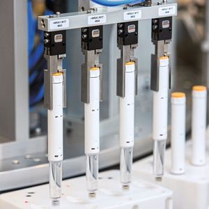 Mit Insulinkarpulen und Injektionsnadeln ausgestattete Pen-Systeme sind für Diabetiker besonders einfach anzuwenden. 