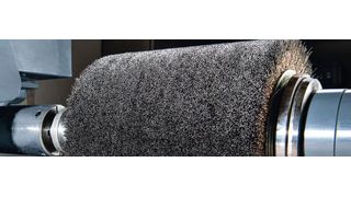 Ganz nah dran: Im Bürsten-Testcenter von Kullen-Koti wird mit modernen Fertigungsanlagen und Prüfmaschinen systematisch der Frage nachgegangen, welche Bürste sich in welcher Ausführung am besten für die jeweils gestellte Aufgabe eignet. (Bild: Kullen-Koti)