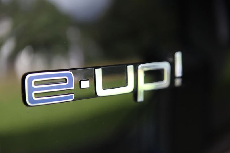 Der E-up ist mit einem Basispreis von 26.900 Euro nicht ganz billig. (Foto: Jürgen Wolff)