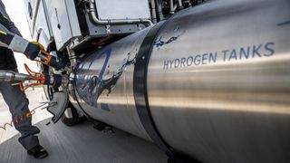 Wasserstoff könnte im Lkw eine Alternative zur Batterie sein. (Bild: Daimler Truck AG)