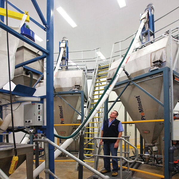 Recently, Prominent Fluid Controls has supplied equipment for large water-fluoridation plants, including five in Queensland, Australia. The major pieces of equipment are a bulk bag discharger, a dust containment system, and a flexible screw conveyor. (Picture: Flexicon (Europe) Ltd.)