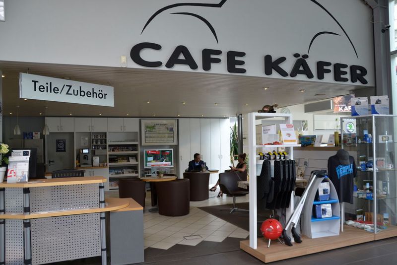 Das hauseigene Café Käfer wird von den Kunden gerne besucht. (Bild: Mauritz)