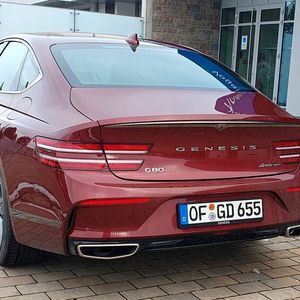 Der Preis: überrrascht positiv. Die Luxuslimousine ist samt Allradantrieb und Achtgang-Automatik in der bereits hochwertig ausgestatteten Sport-Linie ab 58.900 Euro zu haben. Der Testwagen kostete 74.750 Euro. Zum Vergleich: Der ähnlich dimensionerte Audi A7 Sportback startet preislich bei 62.100 Euro. (Bild:  Mauritz – »kfz-betrieb«)