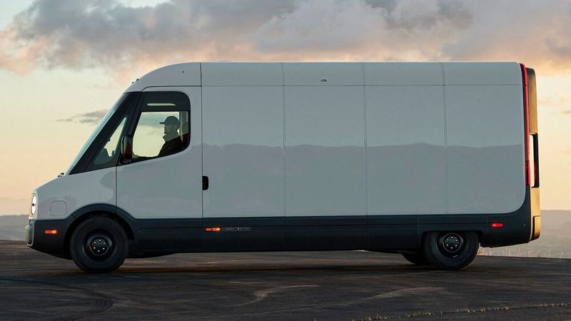 Mehr als 10.000 Lieferwagen von Rivian gehören bereits zur Fahrzeugflotte des Online-Versandhändlers Amazon.(Bild:  Rivian)