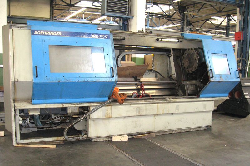 Beim Retrofit verpasst MAG den in die Tage gekommenen Maschinen ein komplettes technologisches Update, im Bild eine VDF-Drehmaschine von Boehringer vor dem Retrofit. (Bild: MAG)