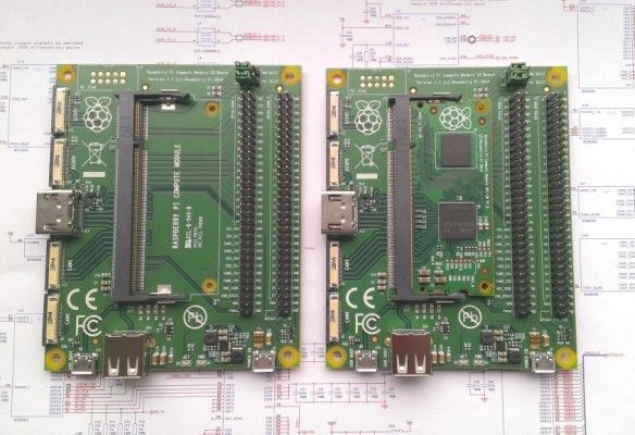 Raspberry Pi Compute Development Kit: IO-Board ohne Compute-Modul (links) und mit SODIMM-Compute-Module huckepack (rechts)  (Bild: raspberrypi.org)