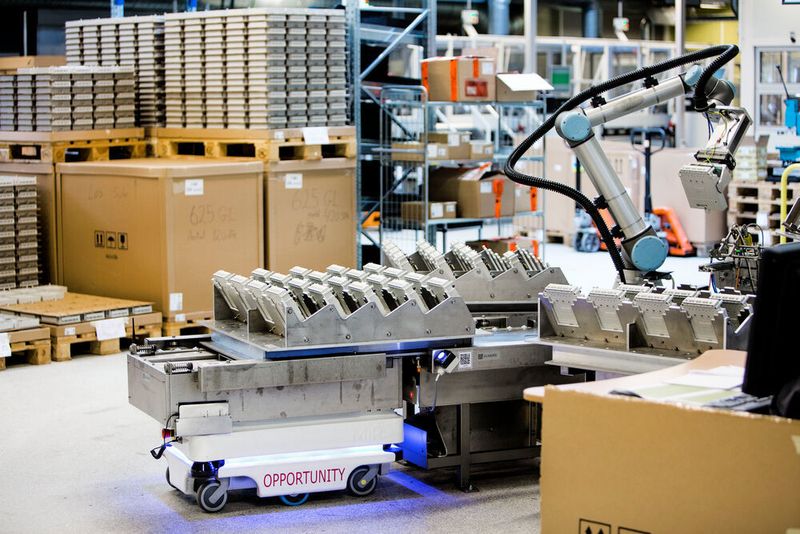 Anwendungsbeispiele der mobilen Roboter von Mobile Industrial Robots bei Kamstrup. (Mobile Industrial Robots)