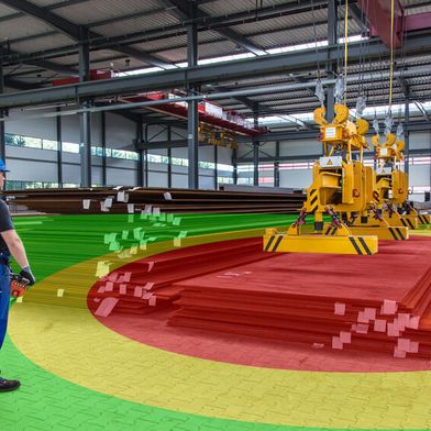 Einer im grünen Bereich: HBC-Radiomatic kommt mit einem neuen Assistenz-Feature auf den Markt, das Arbeiten an Maschinen wie zum Beispiel Kranen sicherer machen soll. (Bild: HBC-Radiomatic)