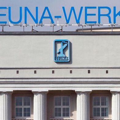 Damit das einst zum Domo-Konzern gehörende Leuna-Werk nicht wegen der Insolvenz abrupt die Produktion einstellen musste, hat das Sachsen-Anhalt zig Millionen an Hilfen aufgewendet. Wie sich jetzt herausstellt, kann man sich vom Großteil davon verabschieden ... (Bild: Leuna-Werke)