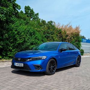 Das Gesicht des Civic mit den breiten Scheinwerfern gefällt uns indes weniger gut ...(Bild:  Rosenow – VCG)