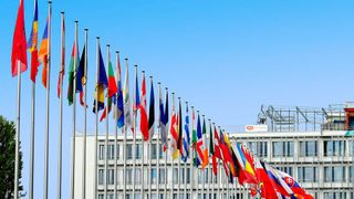 Für die 27 Mitgliedstaaten stellen die Klimaziele der EU ein Problem dar. Die Emissionsziele sind laut dem Europäischen Rechnungshof nur mit Elektroautos zu erreichen. Den Hochlauf umzusetzen, gefährde aber die eigene Wirtschaftskraft.  (Bild: frei lizenziert)