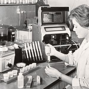 1963 bringen Microliter-Gefäße (Eppis) neue Möglichkeiten im Labor.(Bild:  Eppendorf)