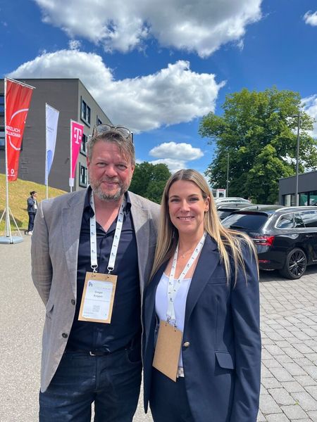 Gregor Knipper (GN Audio) und Sandra Schu (Herweck) sind sich einig: 20 Jahre Herweck Perspectives ist schon einzigartig! (Bild: Vogel IT-Medien GmbH)