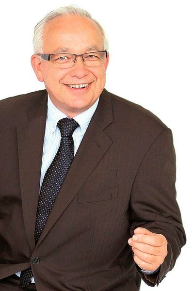 Karl-Heinz Richter, Geschäftsführer für Marketing & Vertrieb Indu-Sol, beschreibt die sich verändernden Anforderungen an Infrastrukturkomponenten in Automatisierungsnetzwerken und den Lösungsansatz von Indu-Sol.  (Indu-Sol)