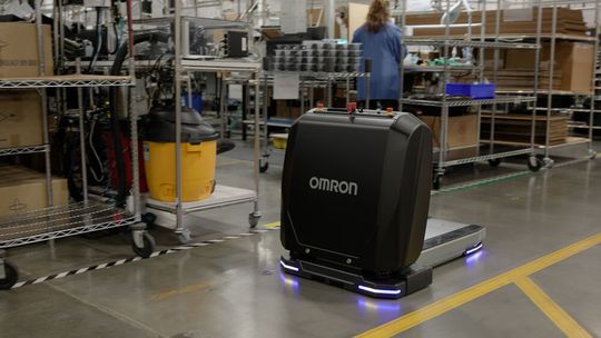Mit dem OL-450S wird aus Wagenverkehr ein schlanker, zuverlässiger Materialfluss.(Bild:  Omron)