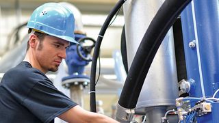 Wiederverkäufe gelingen nur, wenn man während der Nutzungsdauer mit Service überzeugt wird. (© industrieblick - Fotolia)