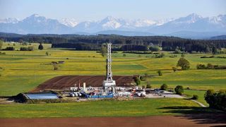 1 Von Herrenknecht gebaute Bohranlage in Mauerstetten (Allgäu): Hier wurden zwei Bohrungen zur Gewinnung von Geothermalwasser abgeteuft.   Bild: GTS (Archiv: Vogel Business Media)
