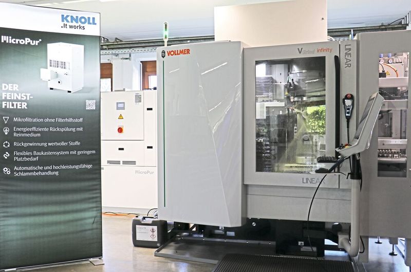 Neu im HAM Performance Center: Das Bearbeitungsöl der Werkzeugschleifmaschine wird vom Knoll Feinstfilter MicroPur gereinigt. (Bild: Knoll)