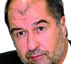 Christoph Hahn-Woernle, geschäftsführender Gesellschafter von Viastore Systems: „Mit Viapick können auch schwere oder unhandliche Produkte im Rund-um-die-Uhr-Betrieb fehlerfrei kommissioniert werden.“ Bild: Viastore (Archiv: Vogel Business Media)