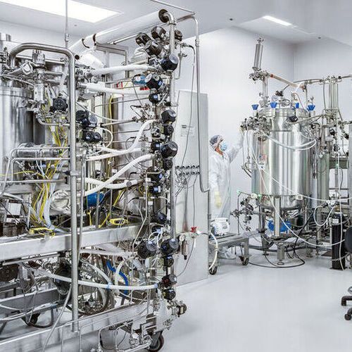 As a CDMO, Wacker Biotech US operates microbial fermentation lines with a capacity of up to 650 liters for cGMP compliant production and purification of pDNA as well as pharmaceutical proteins. 