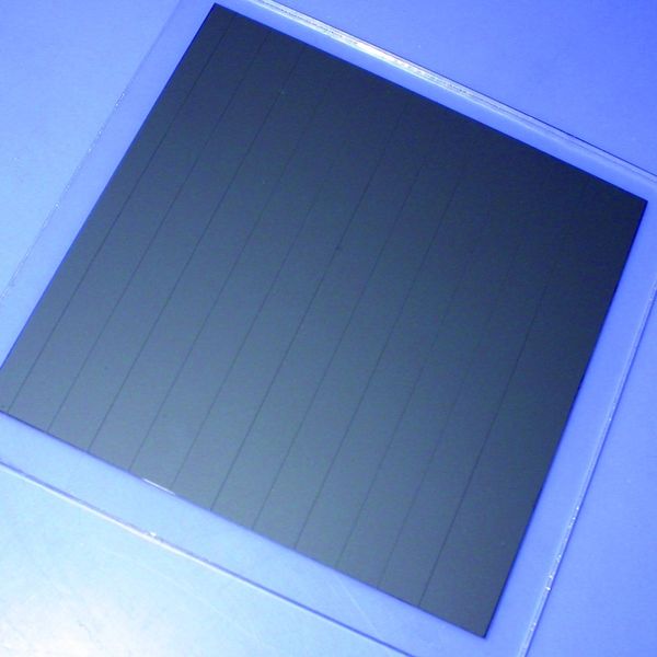 Isolierte Kanten an einer Dünnschicht-Solarzelle. (Archiv: Vogel Business Media)