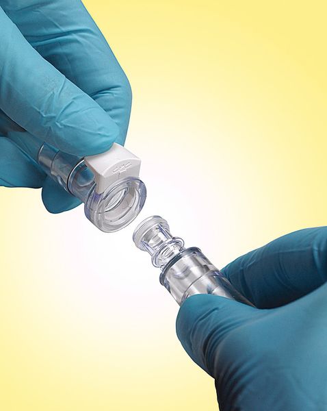 Sterilisierbare Polycarbonat-Kupplung: In puncto Materialanforderungen muss bei hoch-reinen Medizintechnik-Anwendungen auch die Wirkung von Sterilisationsmethoden berücksichtigt werden. (Bild: Colder Products)