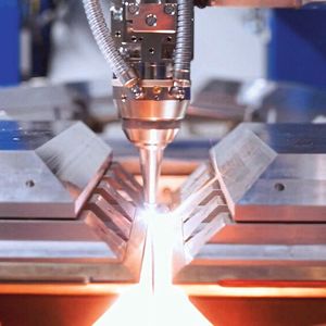 Der spezielle Fertigungsprozess garantiert eine hochwertige und dauerhaft korrosionsfreie Schweißnaht mit Chromstahl.(Bild:  Weil Technology)