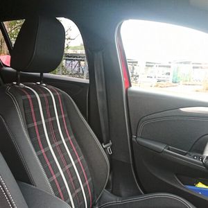 Prinzipiell ist im Corsa auch Platz für große Menschen. Ab 1,95 Meter ist die Rückenlehne allerdings weit hinter der B-Säule.(Bild:  Sven Prawitz/Vogel Communications Group)