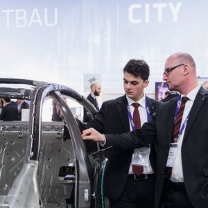 ... oder die Rohkarosse des BMW 7er: ...