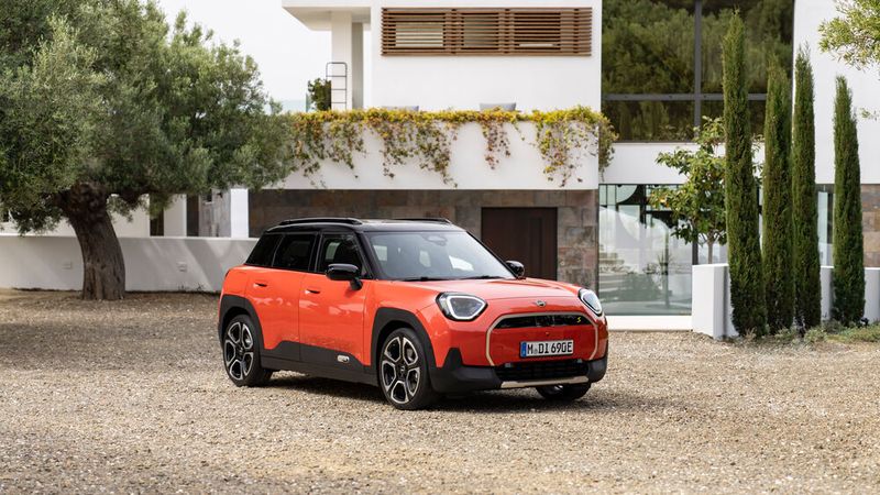 Der jüngeren Kundschaft preist Mini den rein elektrisch angetriebenen Aceman an, ein 4,08-Meter-Mix aus SUV und Kombi.(Bild:  Mini)