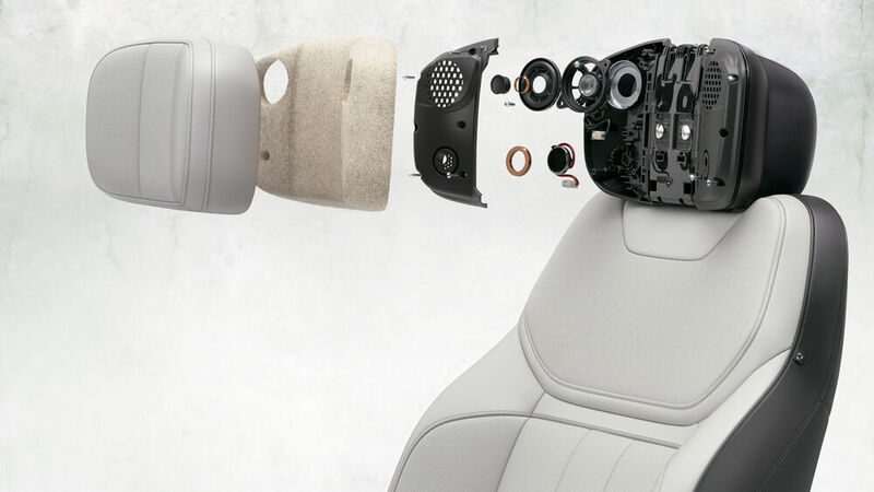 Die Lautsprecher sind teils in den Kopfstützen montiert. (Bild: Range Rover)