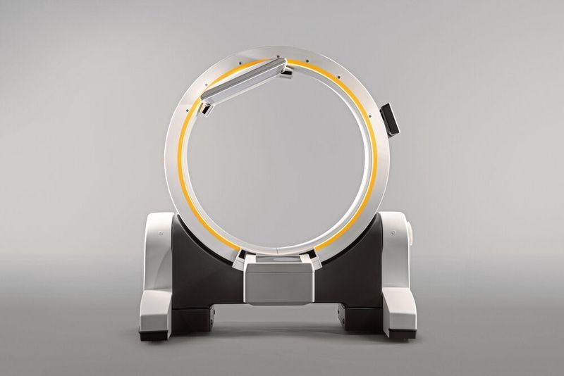 Äußerlich kommt der Loop-X erst einmal unscheinbar daher. Laut Brainlab handelt es sich um den ersten mobilen intraoperativen Bildgebungsroboter. (Brainlab)