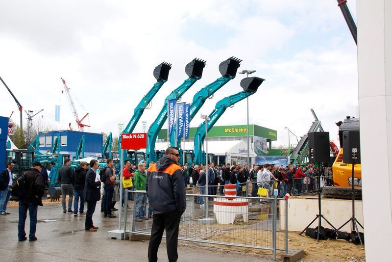 Beinahe ein Besucher pro Quadratmenter: 575.000 Quadratmeter, 3.421 Aussteller und 535.065 Besucher (Stand 2013) (Richter/konstruktionspraxis)