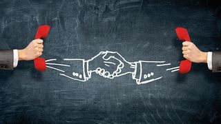 Kann bereits einen Unterschied machen: Greifen Sie zum richtigen Zeitpunkt zum Telefon. (©Sergey Nivens - stock.adobe.com)