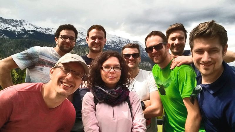 Green spin wurde am Institut für Geographie der Universtität Würzburg gegründet. Durch die Auswertung von Satelliteninformationen und Klimadaten möchte Green spin eine effizientere Landwirtschaft ermöglichen. Green spin wendet sich nicht direkt an landwirtschaftliche Betriebe, sondern stellt seine weltweiten Daten z.B. Käufern und Händlern von Agrargütern, Versicherern, Behörden und öffentlichen Einrichtungen sowie Dienstleistern im Agrarbereich zur Verfügung. So arbeitet Green spin z.B. mit dem Landmaschinenhersteller Claas zusammen. 2014 erhielt Green spin den Hochschulgründerpreis und ist Preisträger bei „Deutschland – Land der Ideen“. Mehr unter: www.greenspin.de  (Green spin)
