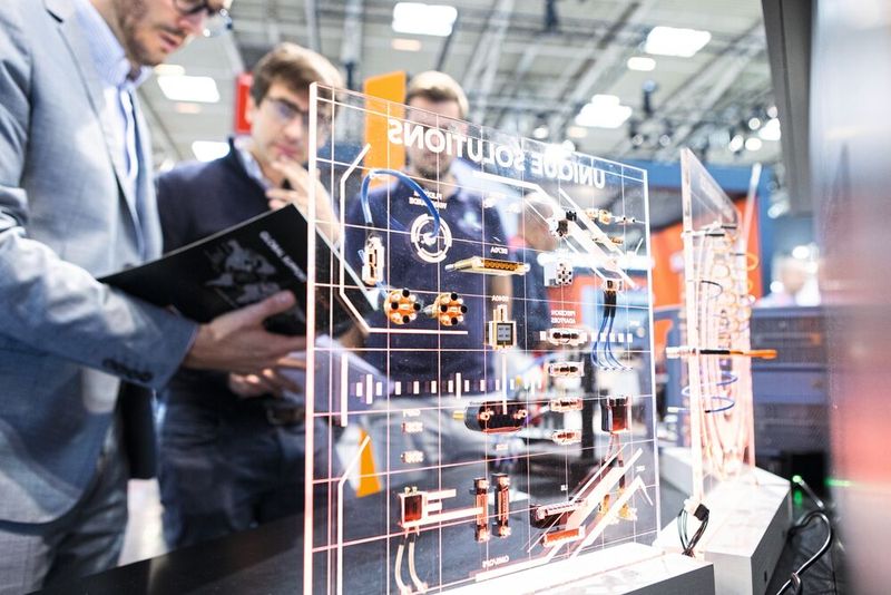 Auf der electronica zeigen rund 3500 Aussteller, wie aus einzelnen Komponenten integrierte, intelligente und sichere Komplettsysteme entstehen. (Bild: Sebastian Resch/Messe München)