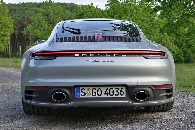 Der 992 ist deutlich breiter geworden und hat jetzt ordentlich Hüftspeck. (Schreiner/»kfz-betrieb«)